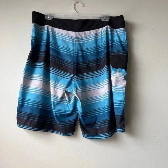 Under Armour Heat Gear‎ Loose Storm Board Shorts. Blue Stripe, Men's Size 36 - Picture 3 of 6